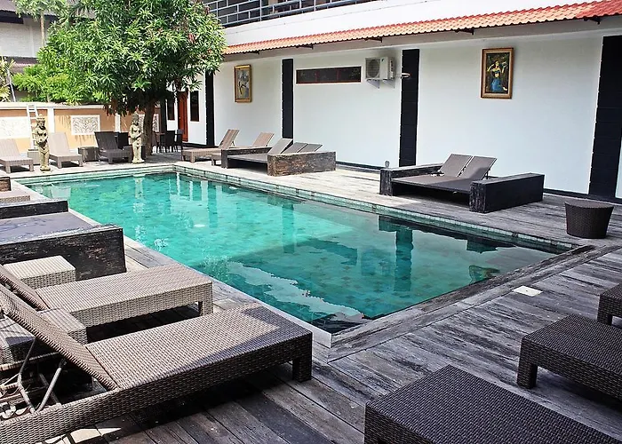 Mirah Hostel *