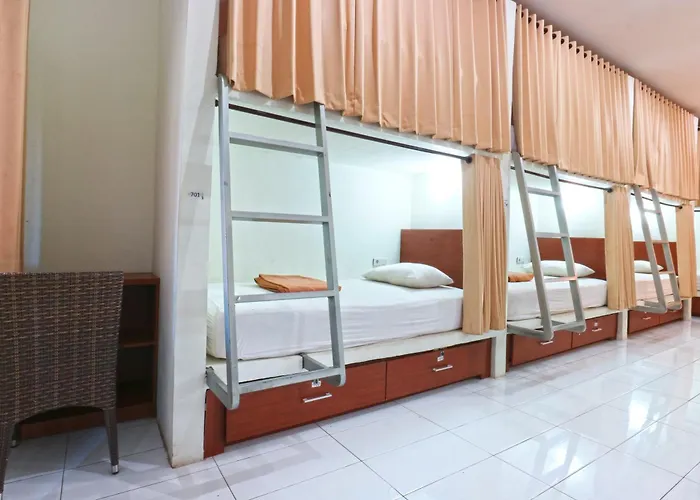 Mirah Hostel *